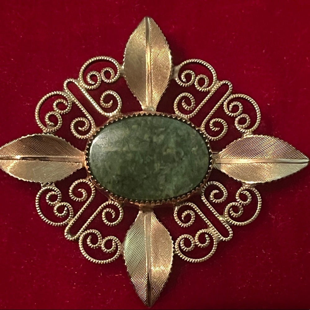 Vintage 12k Gold Filled with Genuine Nephrite Jade Brooch